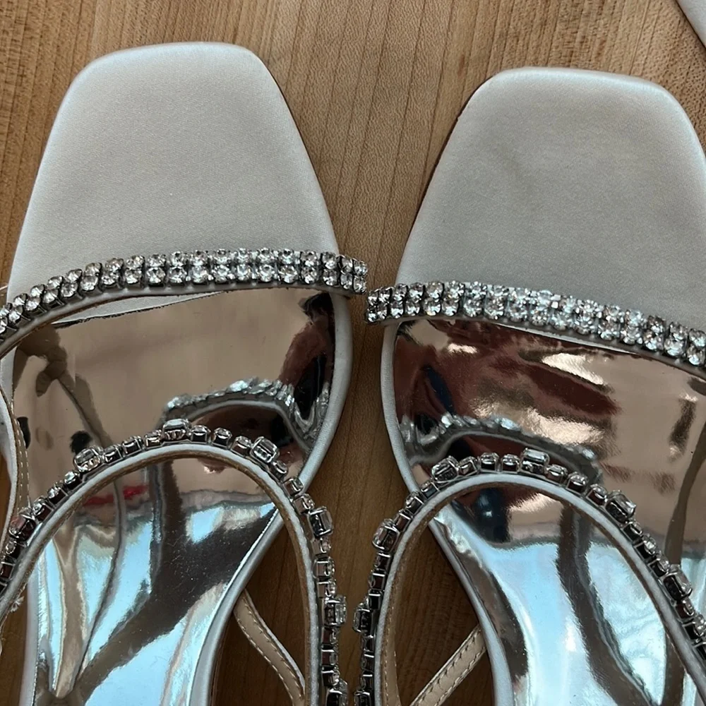 New Badgley Mischka Zane Strappy Satin Sandal Heels size 10 Bridal